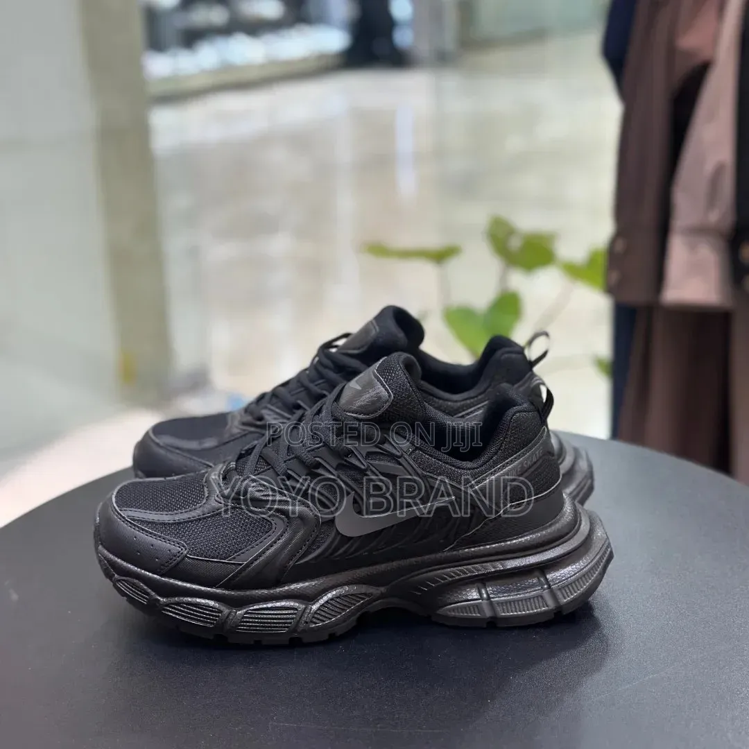 #Nike Skate Dama "Triple Black "Fashion Sneaker
