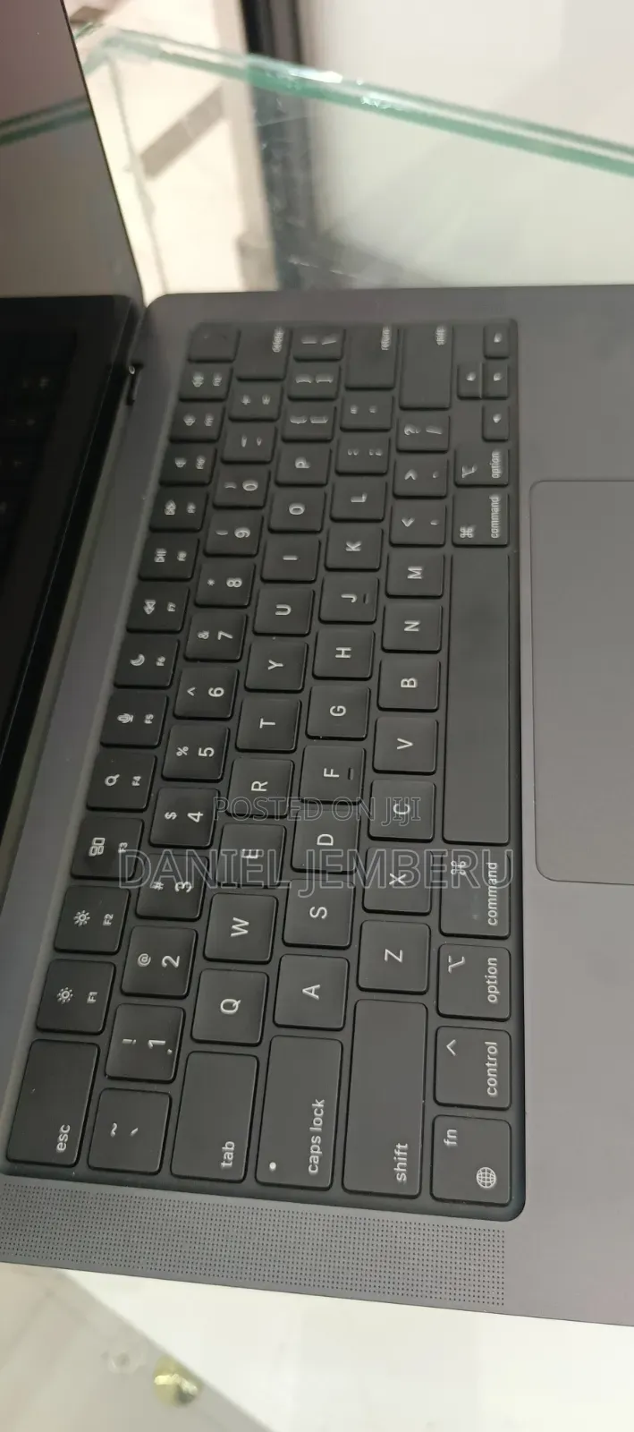 New Laptop Apple MacBook Pro 2024 M3 18GB Apple M3 Pro SSD 512GB