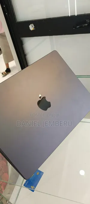 New Laptop Apple MacBook Pro 2024 M3 18GB Apple M3 Pro SSD 512GB