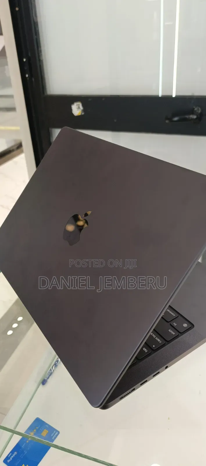 New Laptop Apple MacBook Pro 2024 M3 18GB Apple M3 Pro SSD 512GB