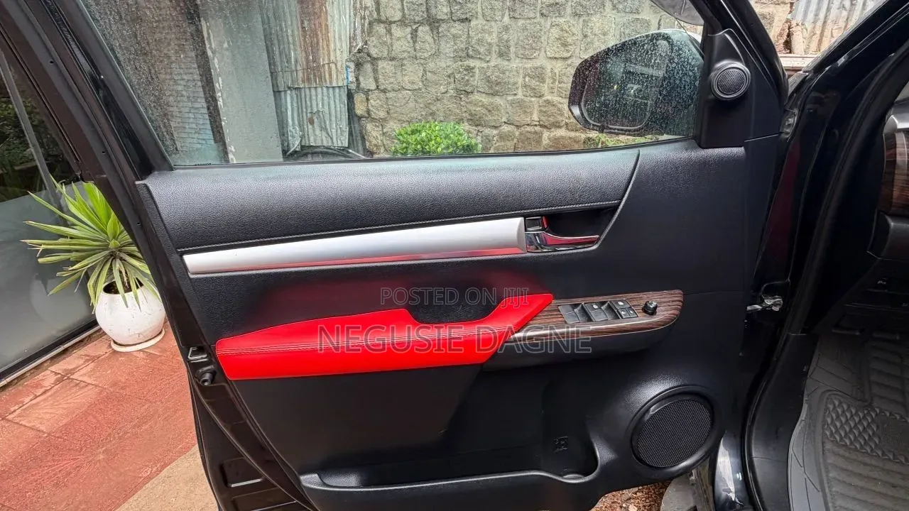 Toyota Hilux 2022 Silver