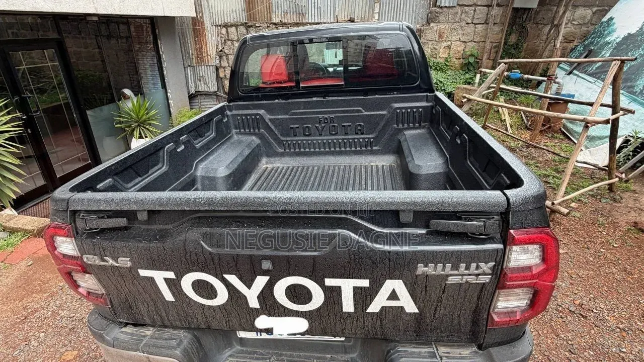 Toyota Hilux 2022 Silver