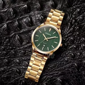 Luxury-Style Gold-Tone Minimalist Watch Green Dial Date Window for Men