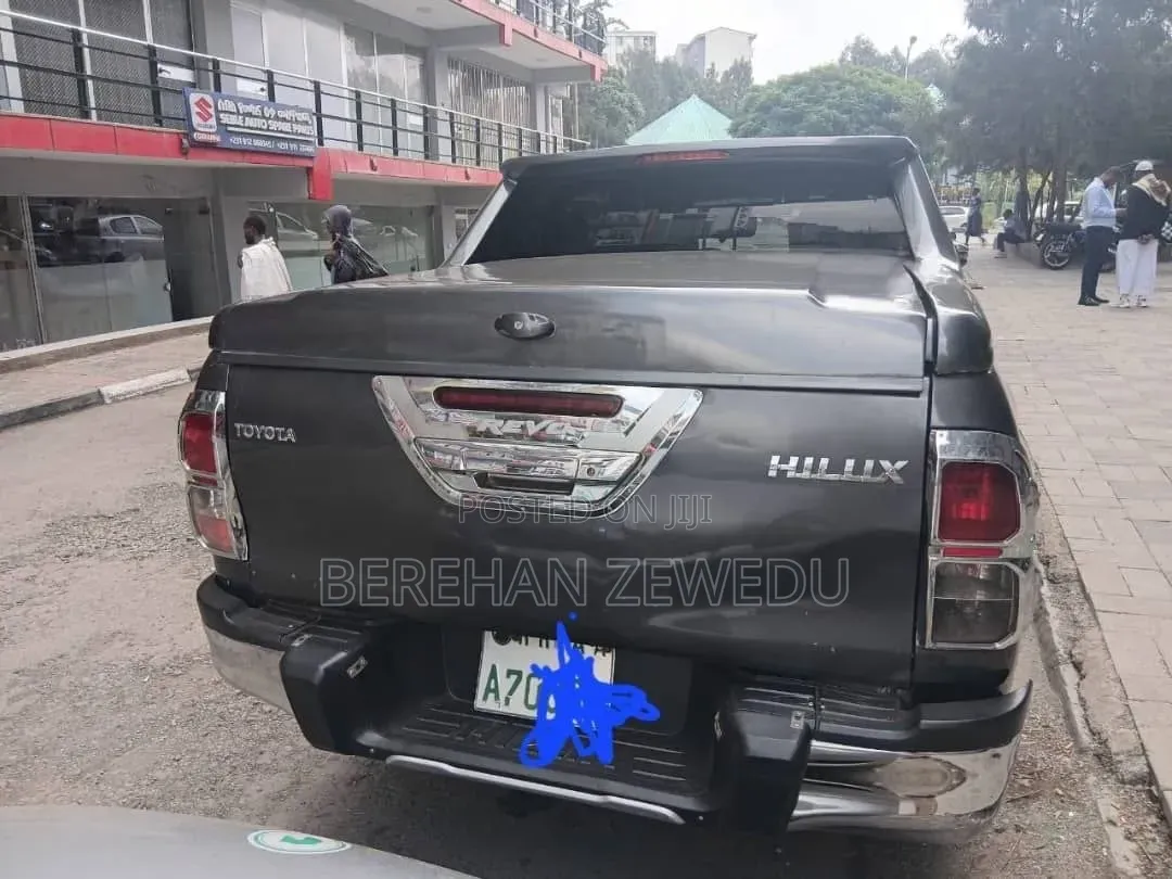 Toyota Hilux 2018 Gray