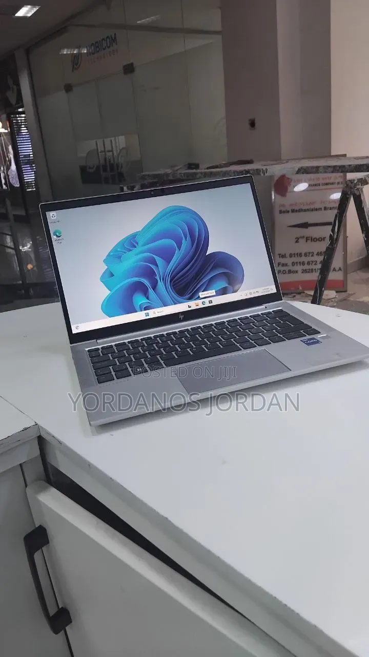 New Laptop HP EliteBook 830 G8 16GB Intel Core i5 SSD 512GB