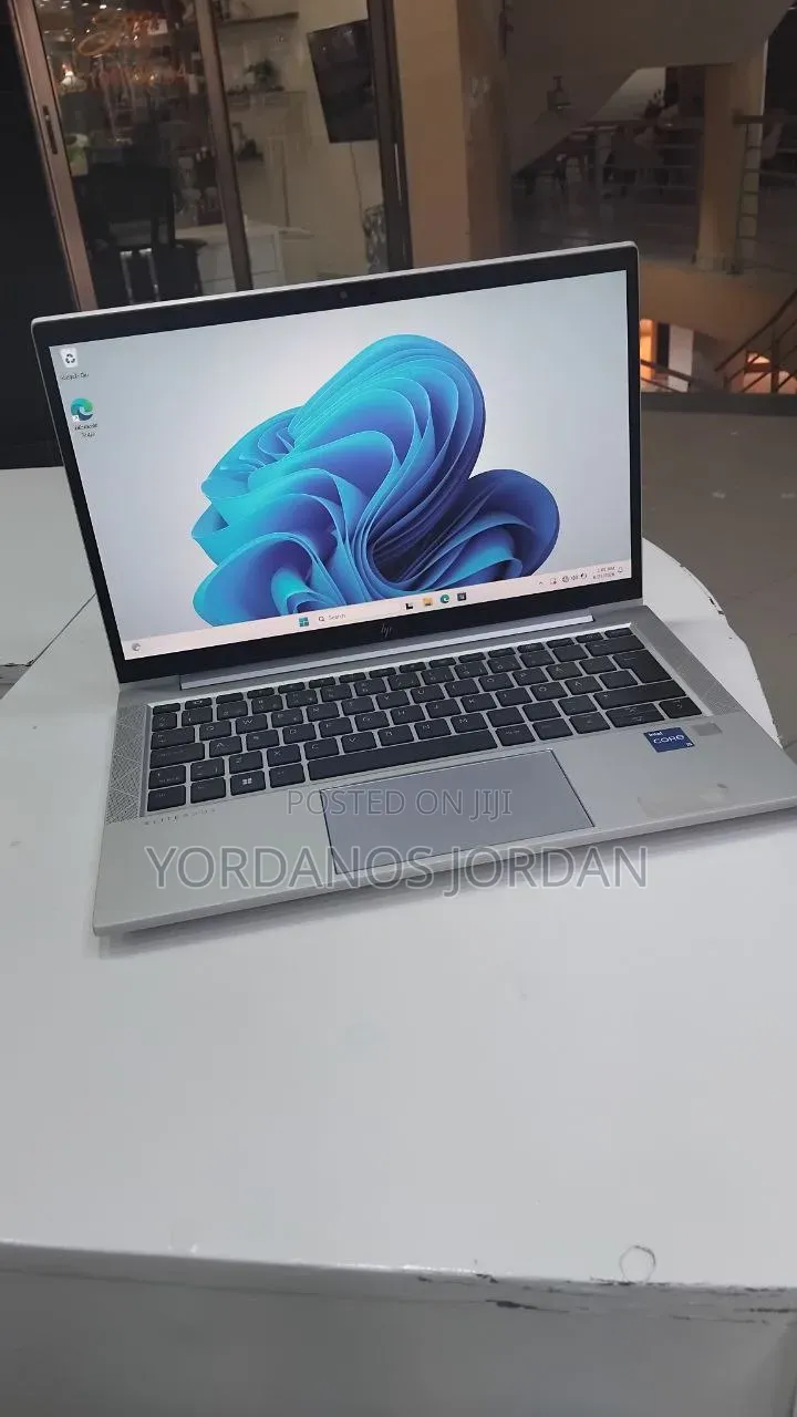 New Laptop HP EliteBook 830 G8 16GB Intel Core i5 SSD 512GB
