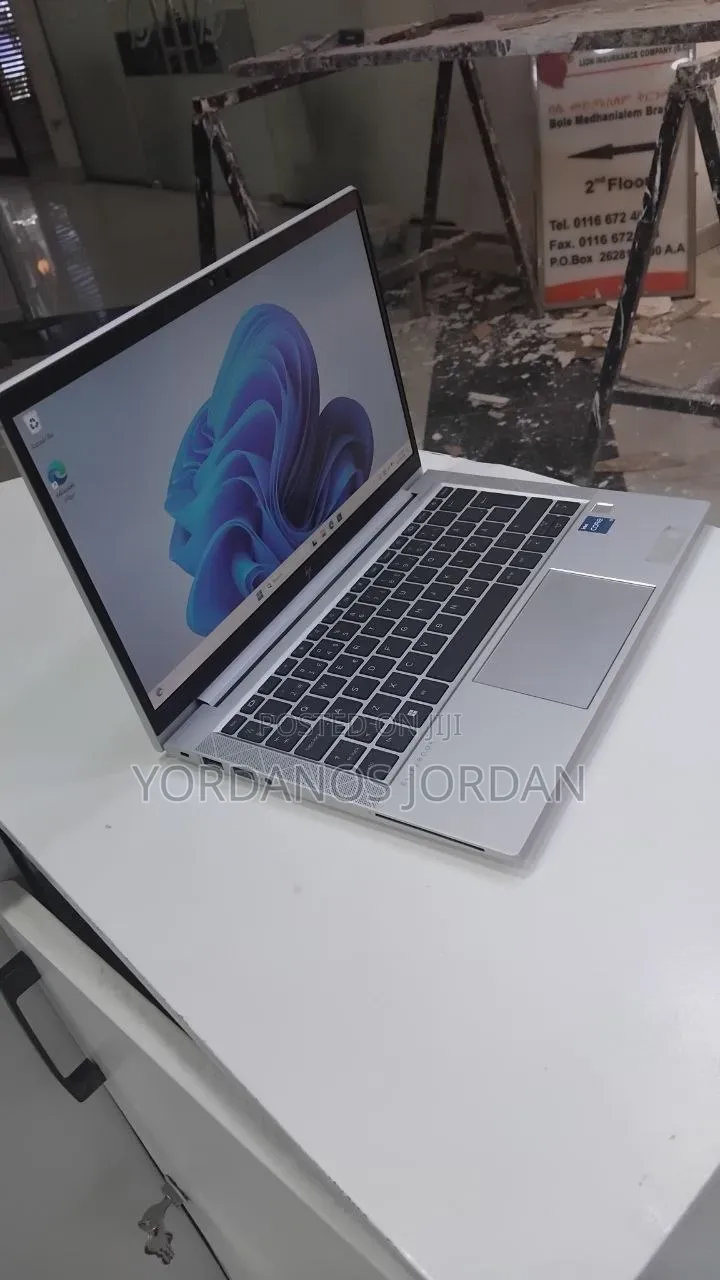 New Laptop HP EliteBook 830 G8 16GB Intel Core i5 SSD 512GB
