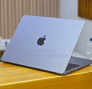 New Laptop Apple MacBook Air 2022 M2 8GB Apple M2 SSD 256GB