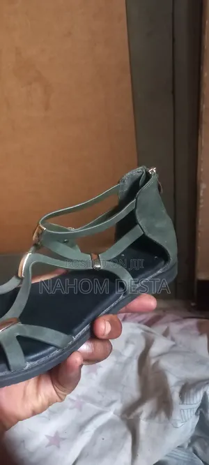 Women Shoe 38