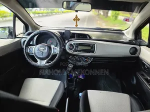 Toyota Yaris 2011 Gray
