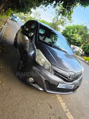 Toyota Yaris 2011 Gray