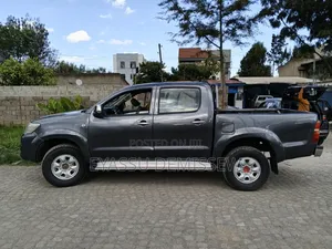 Toyota Hilux 2015 Gray