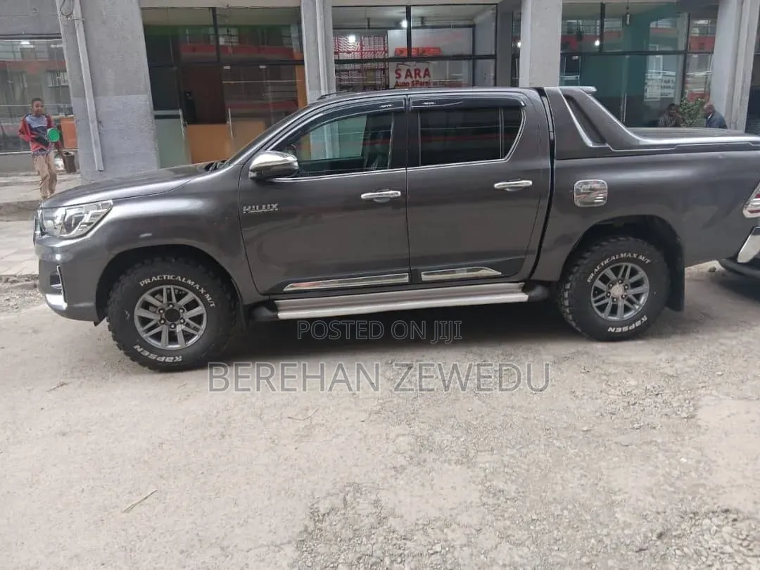 Toyota Hilux 2018 Gray