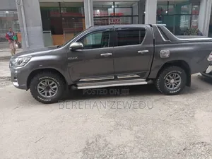 Toyota Hilux 2018 Gray