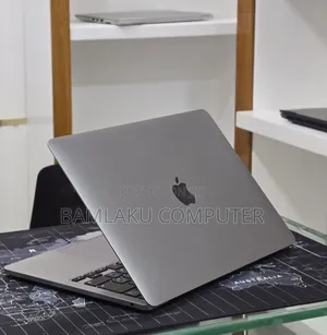 New Laptop Apple MacBook Pro 2020 8GB Intel Core i5 SSD 512GB