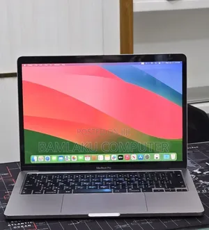 New Laptop Apple MacBook Pro 2020 8GB Intel Core i5 SSD 512GB