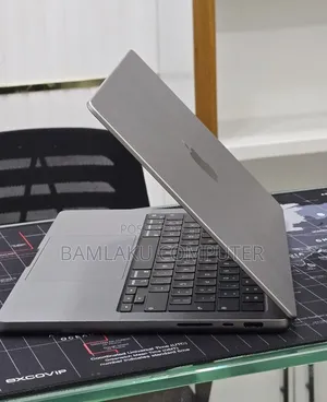 New Laptop Apple MacBook Pro 2021 M1 32GB Apple M1 Pro SSD 512GB