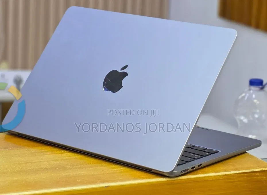 New Laptop Apple MacBook Air 2022 M2 8GB Apple M2 SSD 256GB