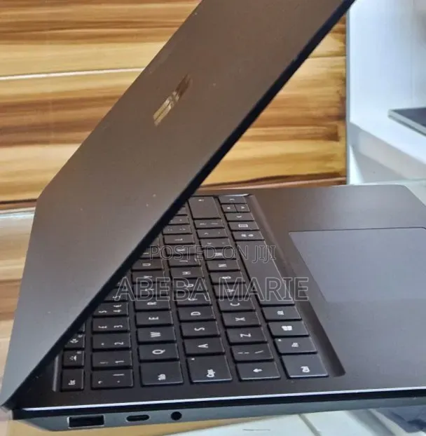 New Laptop Microsoft Surface 16GB Intel Core i7 SSD 256GB