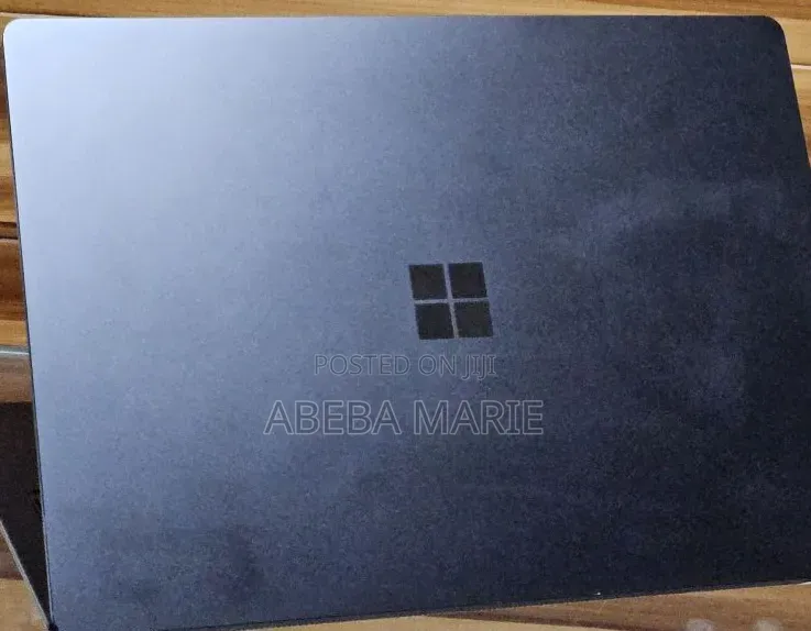 New Laptop Microsoft Surface 16GB Intel Core i7 SSD 256GB