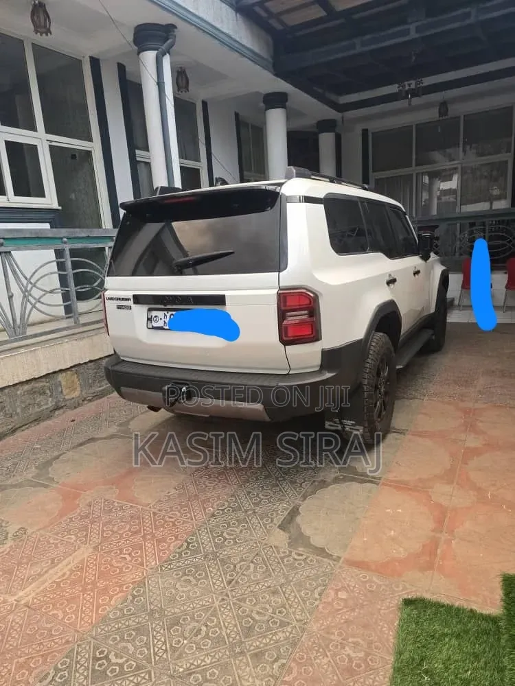 Toyota Land Cruiser Prado 2025 White