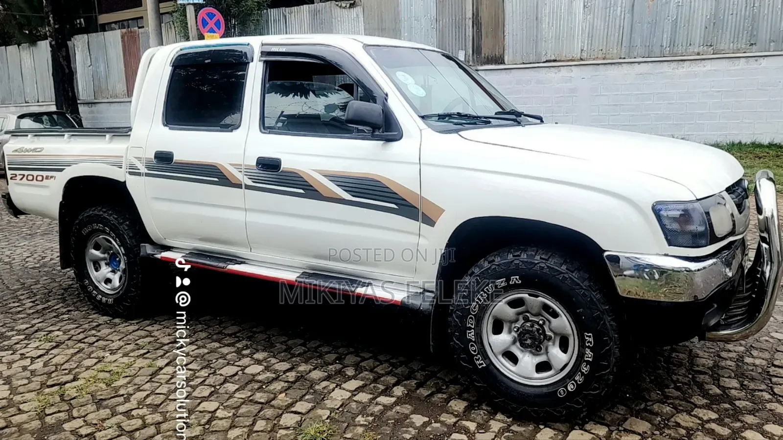 Toyota Hilux 2002 White