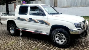 Toyota Hilux 2002 White
