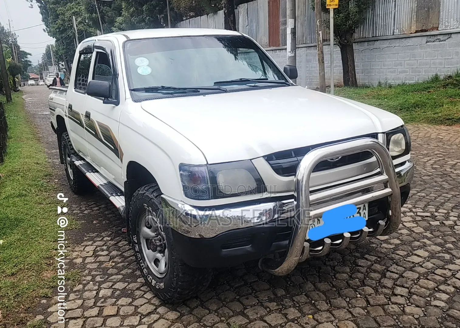 Toyota Hilux 2002 White