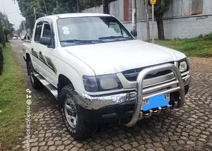 Toyota Hilux 2002 White