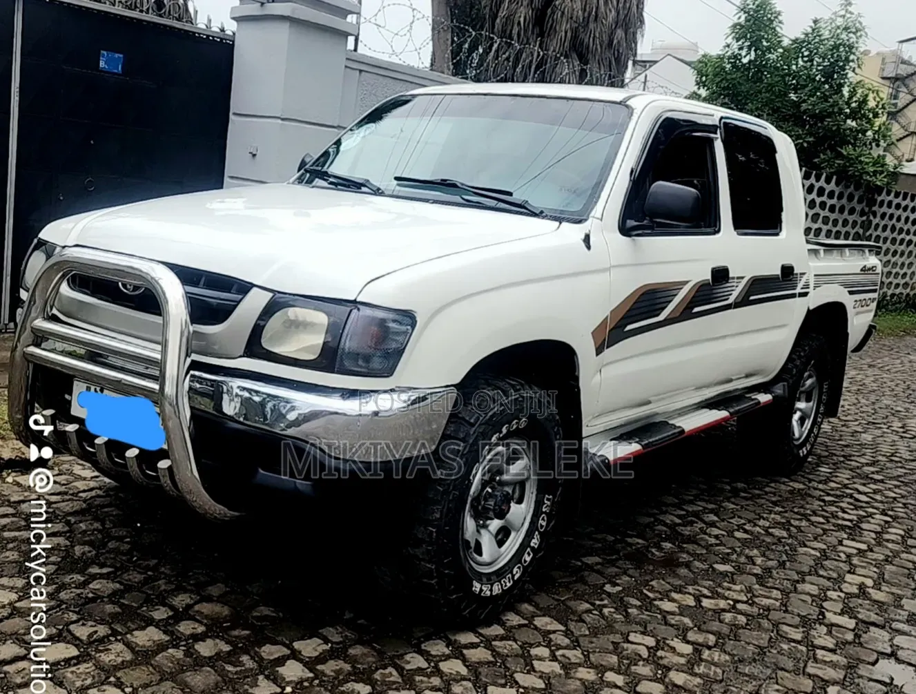 Toyota Hilux 2002 White