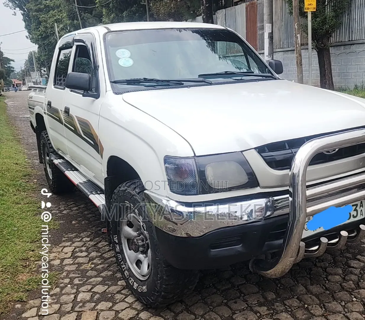 Toyota Hilux 2002 White