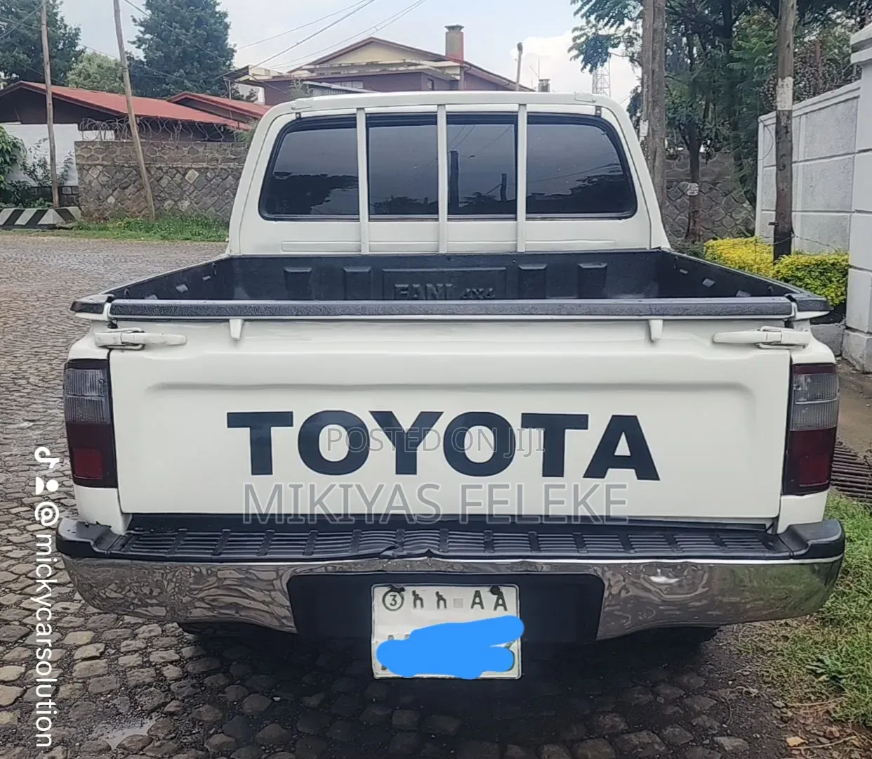 Toyota Hilux 2002 White