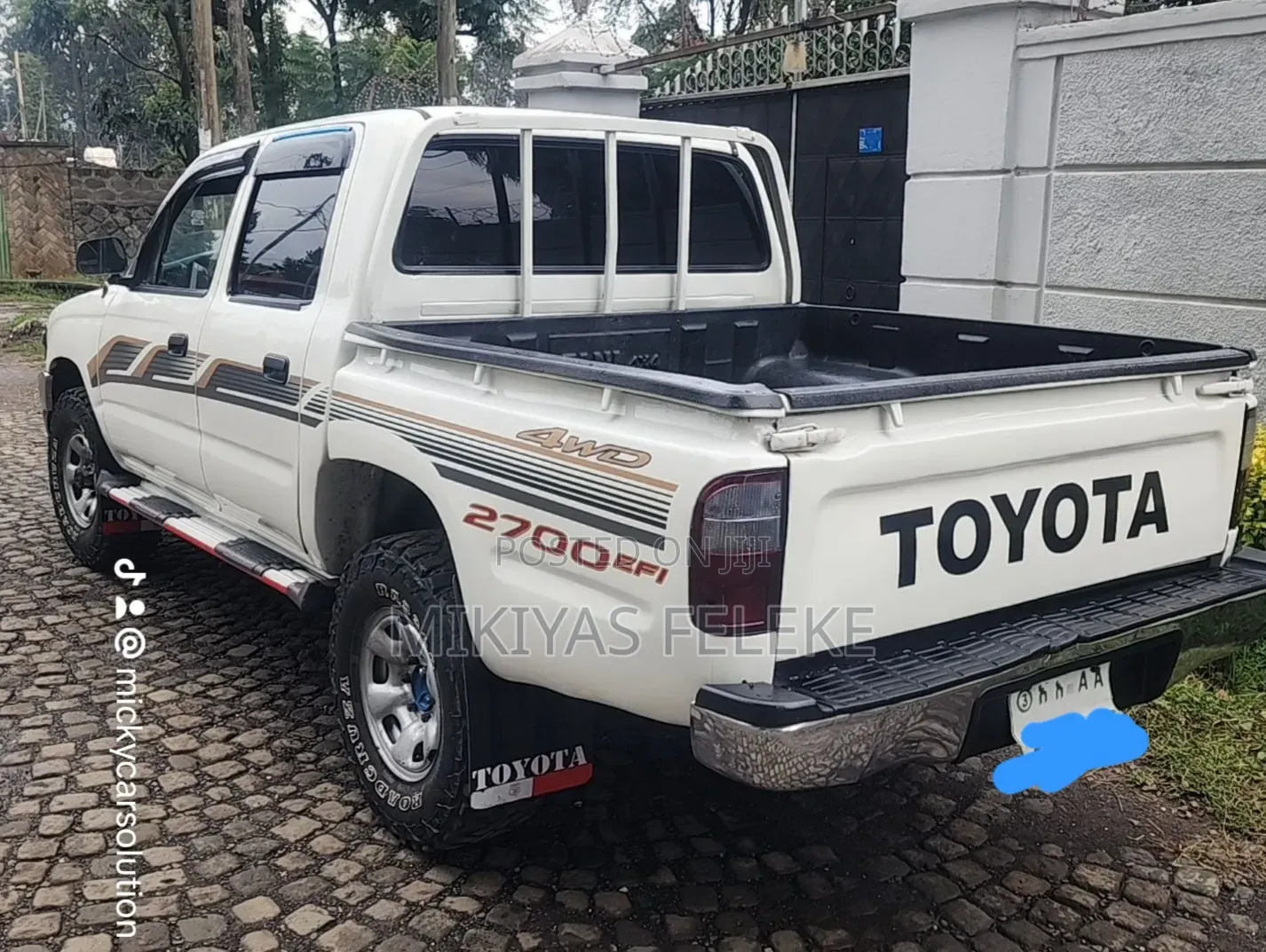 Toyota Hilux 2002 White