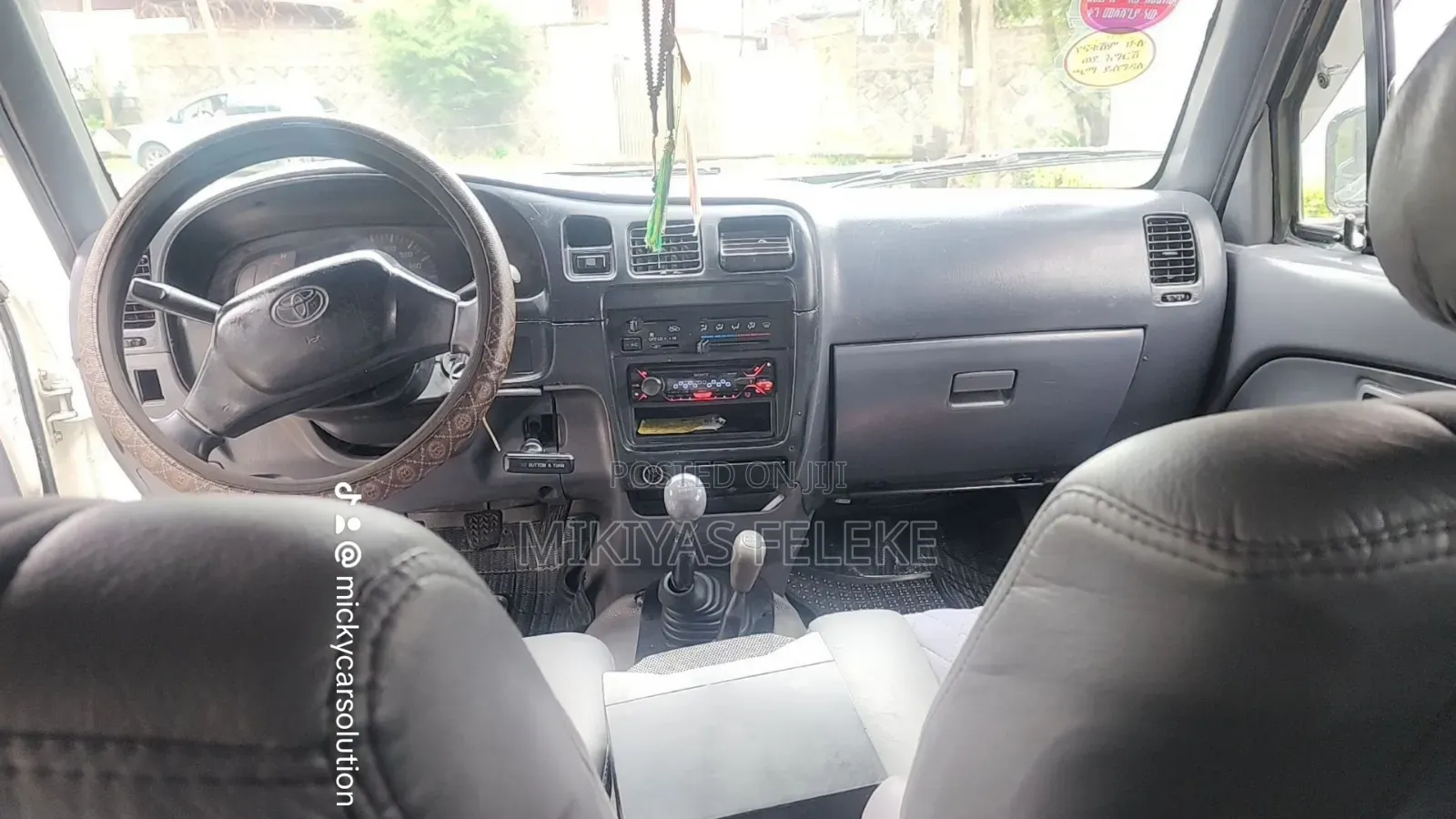 Toyota Hilux 2002 White