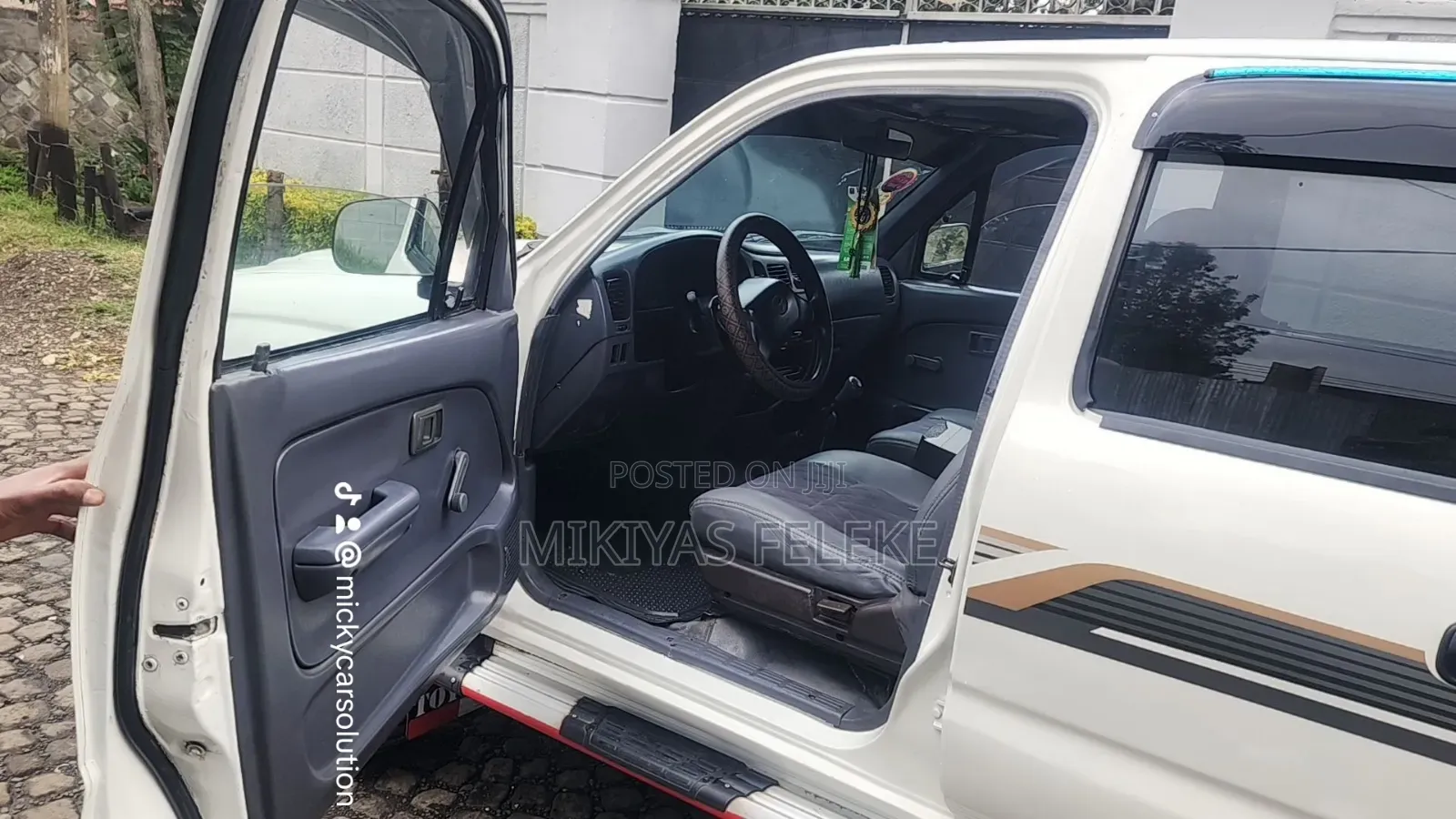 Toyota Hilux 2002 White