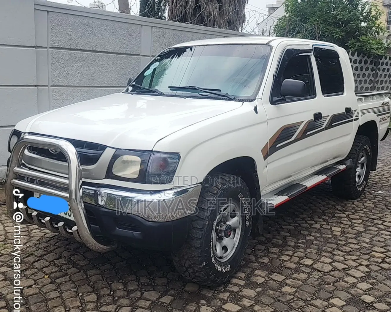 Toyota Hilux 2002 White