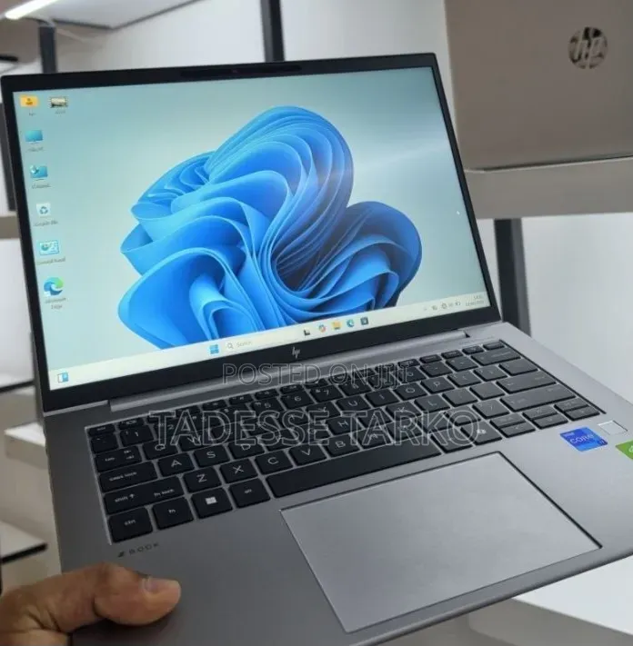 New Laptop HP ZBook Firefly G9 16GB Intel Core i7 SSD 512GB