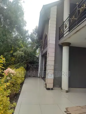 6bdrm House in G+1 House, Bole for rent