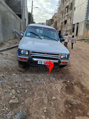 Toyota Hilux 1993 White