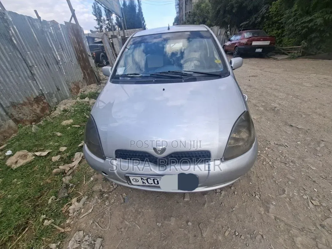 Toyota Vitz 2001 Silver