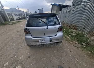 Toyota Vitz 2001 Silver