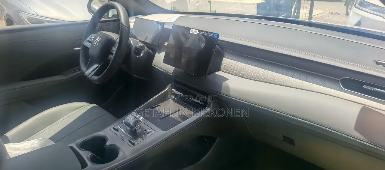 New BYD Qin L DM-i 2025 Gray