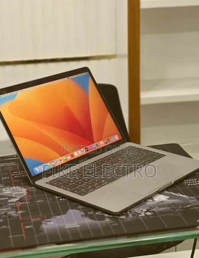 New Laptop Apple MacBook Pro 2017 16GB Intel Core i5 SSD 512GB