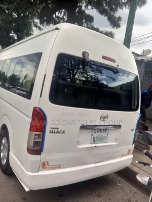 Toyota HiAce 2015 White