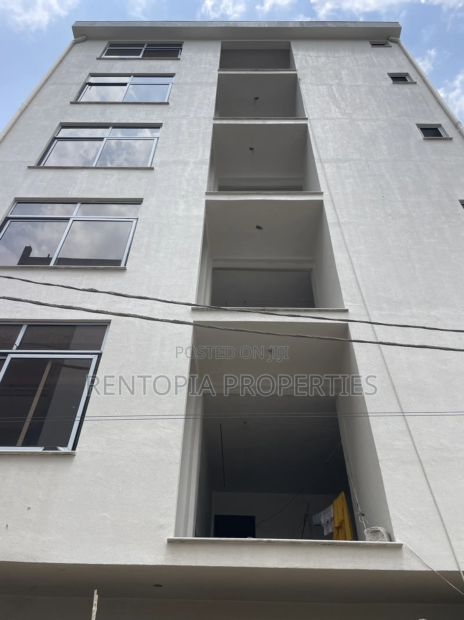 5bdrm Apartment in Bole for sale
