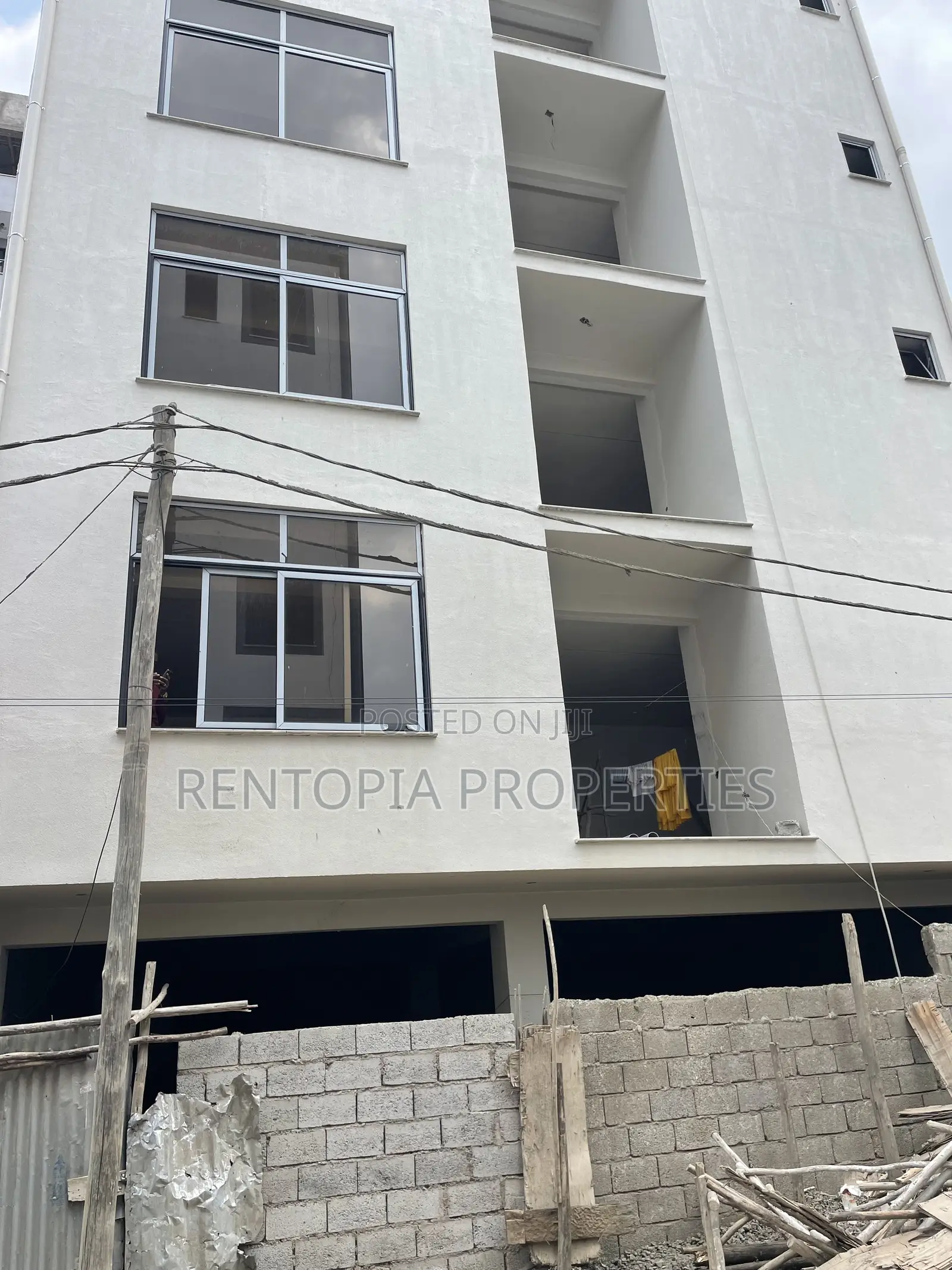 5bdrm Apartment in Bole for sale