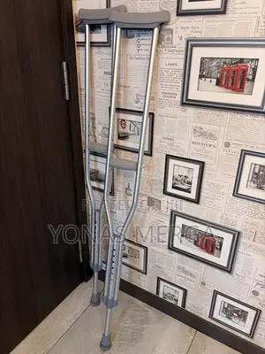 Crutches告脊walking Crutches Are Ergonomically Designed, With 2 Levels