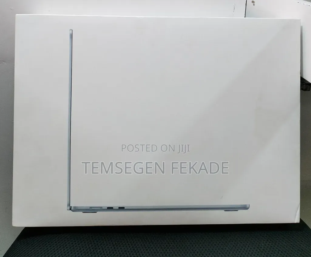 New Laptop Apple MacBook Air 2025 M4 16GB Apple M4 SSD 512GB