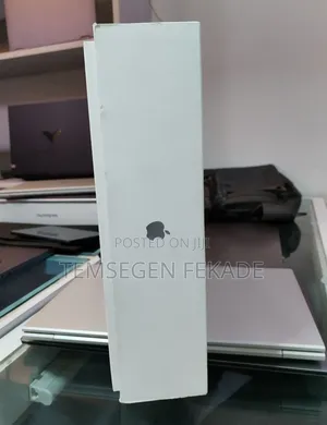 New Laptop Apple MacBook Air 2025 M4 16GB Apple M4 SSD 512GB