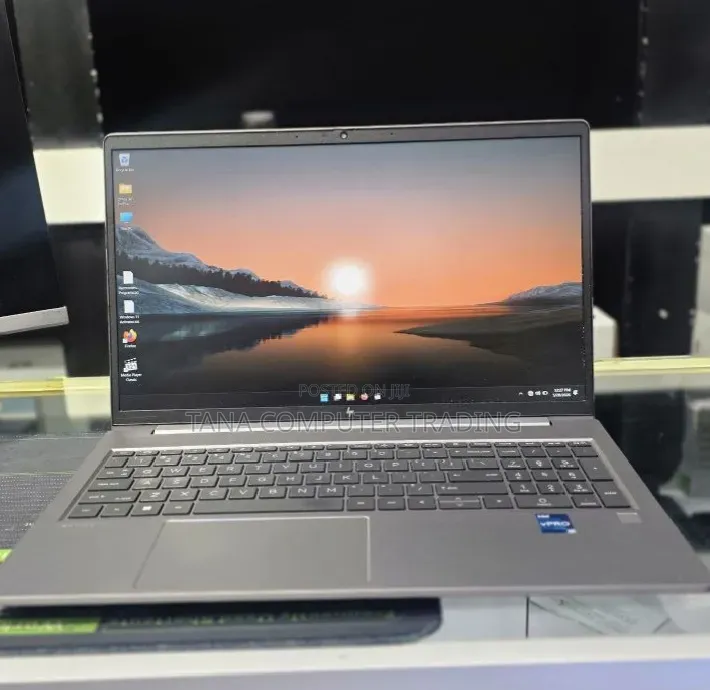 New Laptop HP ZBook Firefly 16 G10 32GB Intel Core i9 SSD 512GB